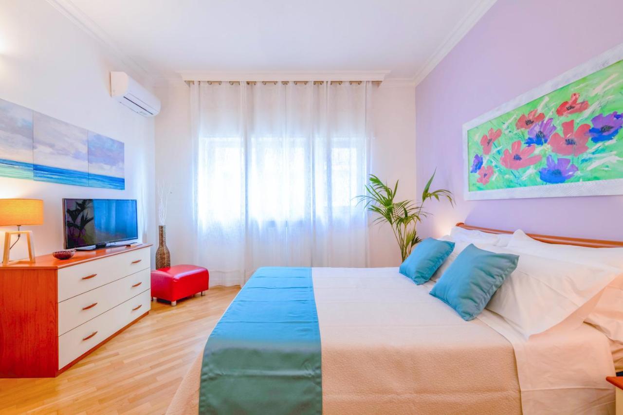 Modern Apartment To Relax In The City Center Bari Ngoại thất bức ảnh